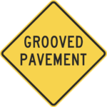 Grooved Pavement / W8-15